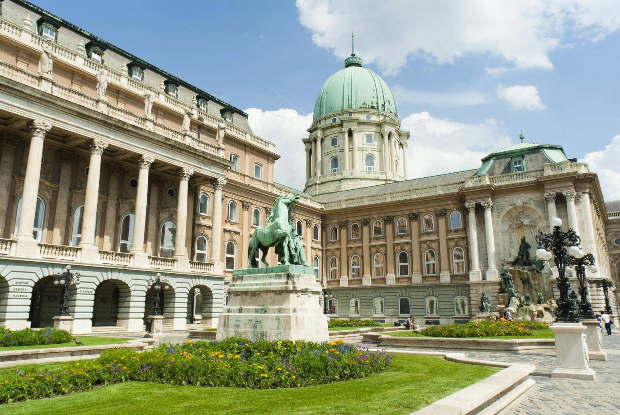 Verno House Budapest, Vignette Collection By Ihg Екстериор снимка The Royal Naval College, where the school was based from 1956 to 2005