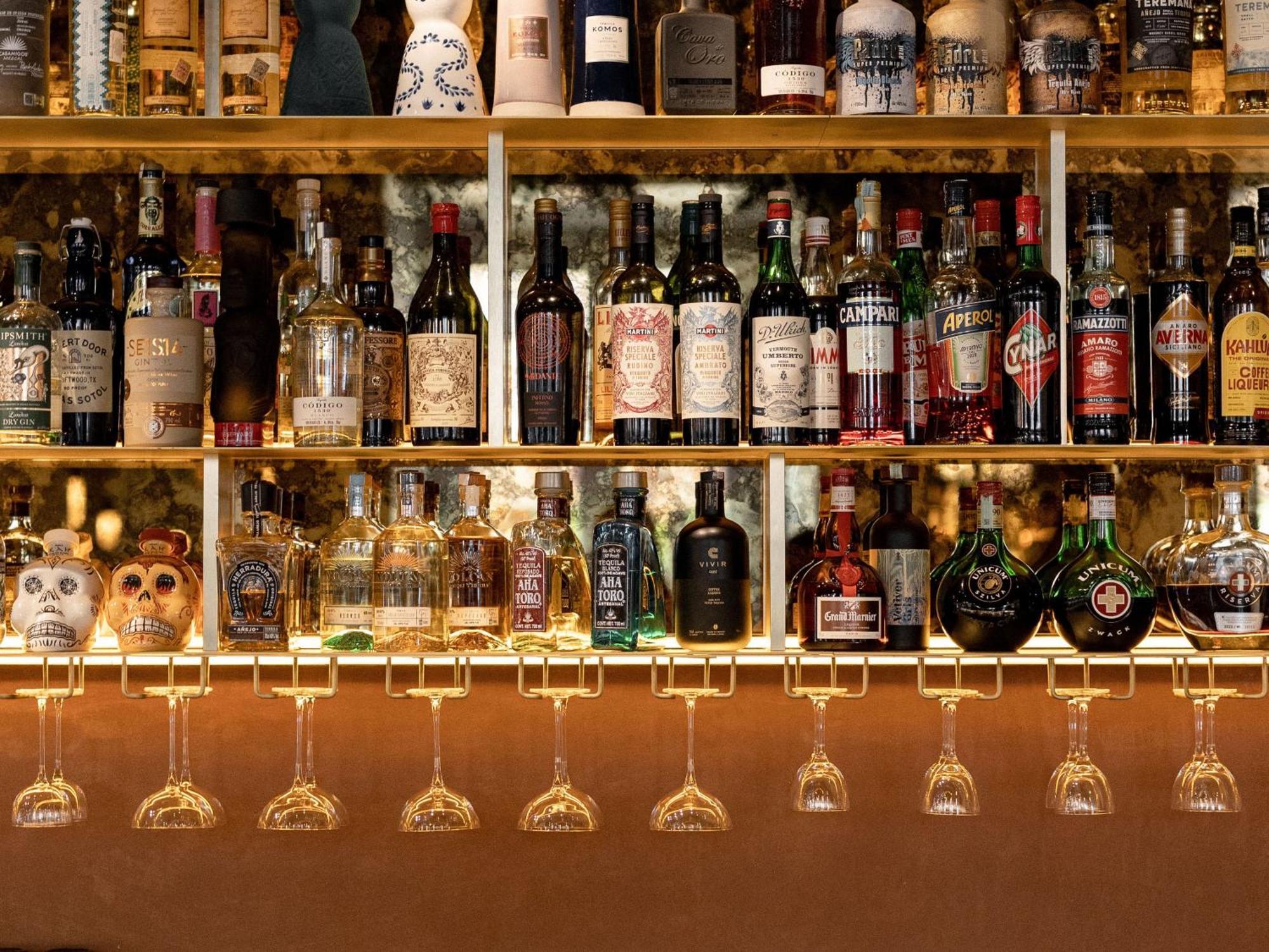 Verno House Budapest, Vignette Collection By Ihg Екстериор снимка A selection of spirits